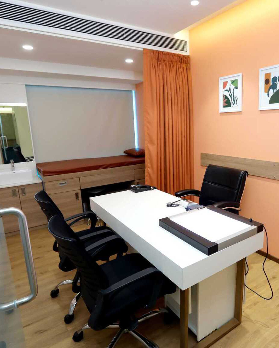 VLSR Clinic — Dr. Vivek Allahbadia consulting room, Khar West, Mumbai