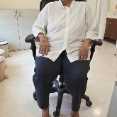 Patient walking pain-free 5 weeks after right total knee replacement