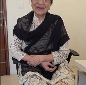 Patient living normally at 6 weeks after right total knee replacement